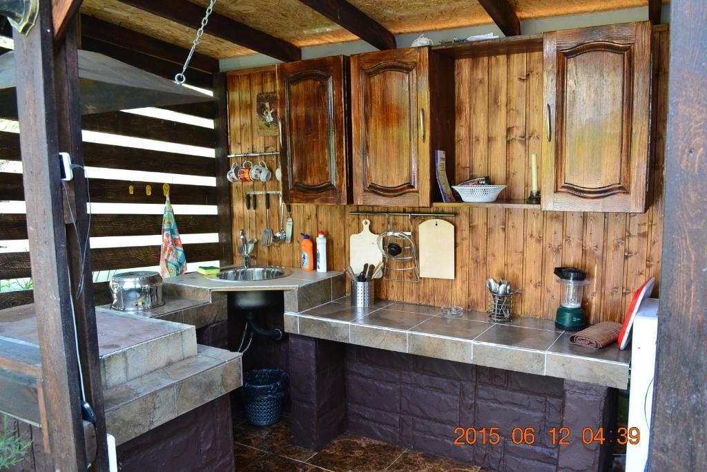 Трехместный (Трехместный номер с собственной ванной комнатой вне номера) гостевого дома У Палыча, Сухум