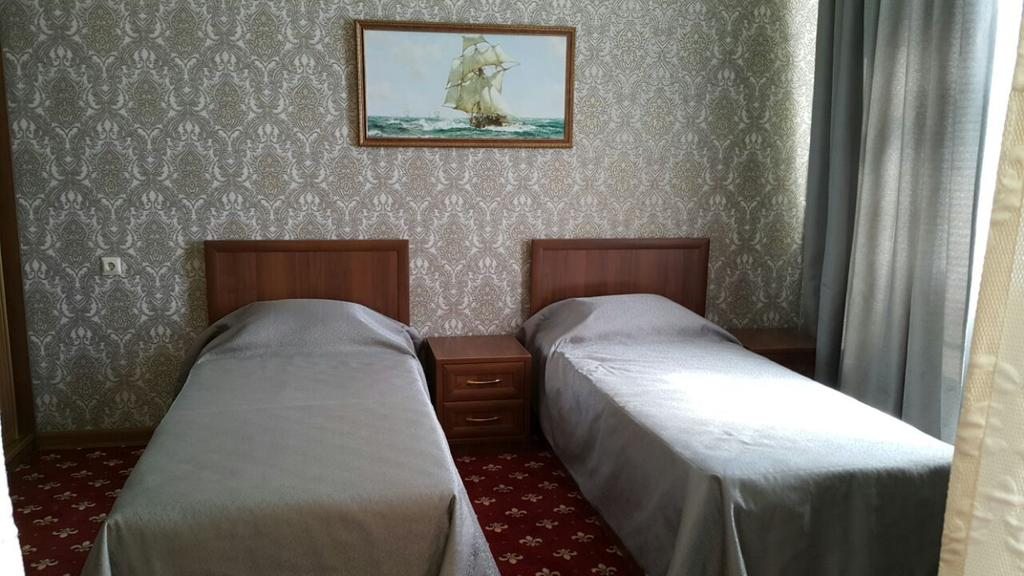 Двухместный (Двухместный номер Делюкс с 2 отдельными кроватями) отеля Адмирал, Махачкала