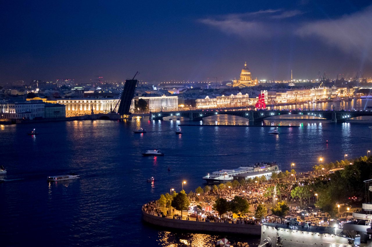 Вид на разводные мосты, Отель Санкт-Петербург