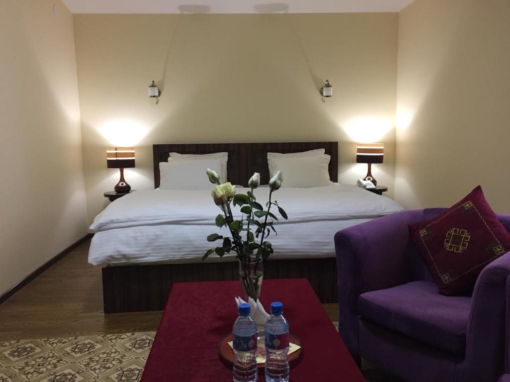 Двухместный (Улучшенный номер с кроватью размера «king-size») отеля Жибек-Жолы Инн, Нукус
