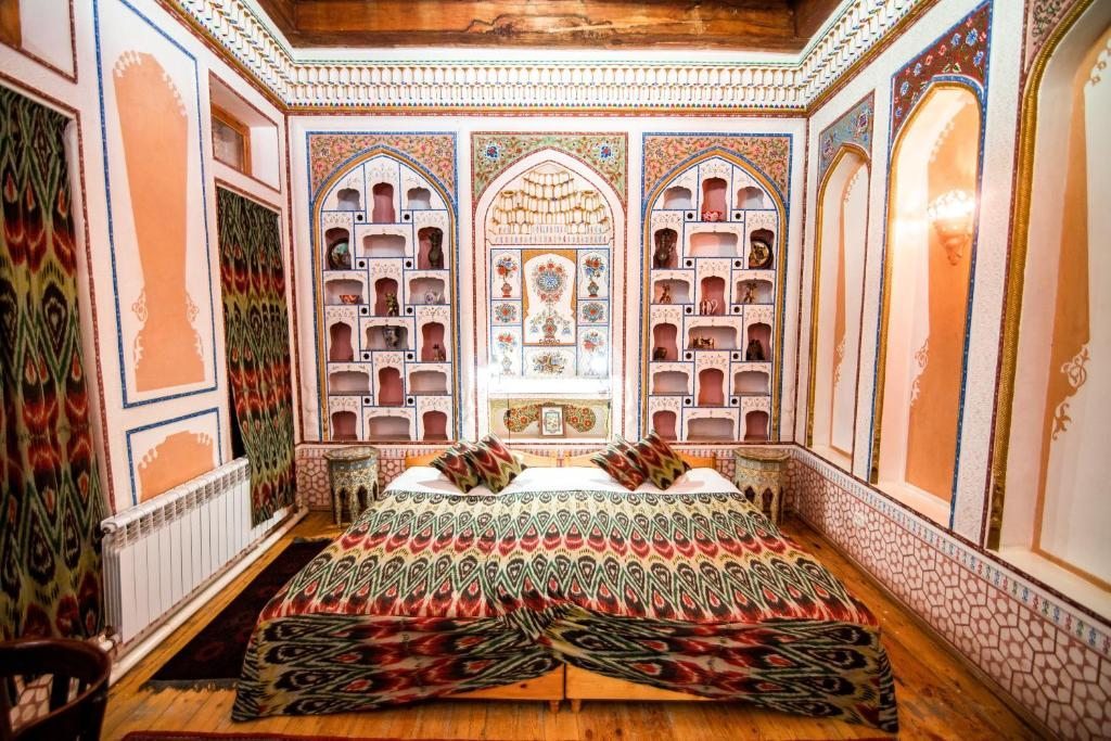 Двухместный (Улучшенный двухместный номер с 2 отдельными кроватями) хостела Минфиза, Бухара