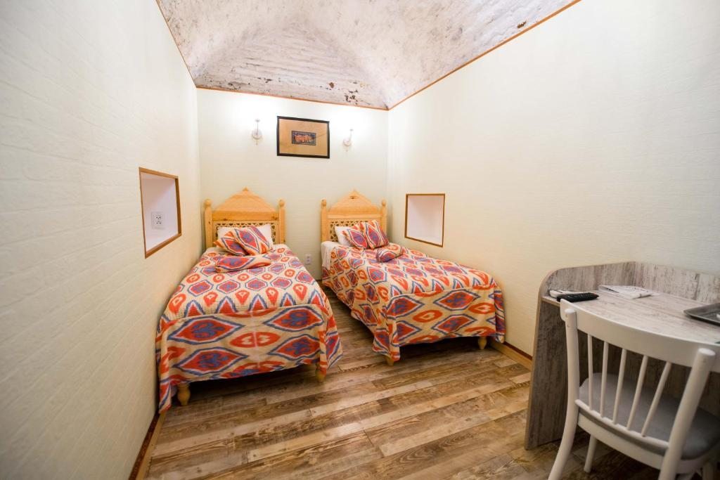 Двухместный (Двухместный номер с 1 кроватью или 2 отдельными кроватями) хостела Минфиза, Бухара