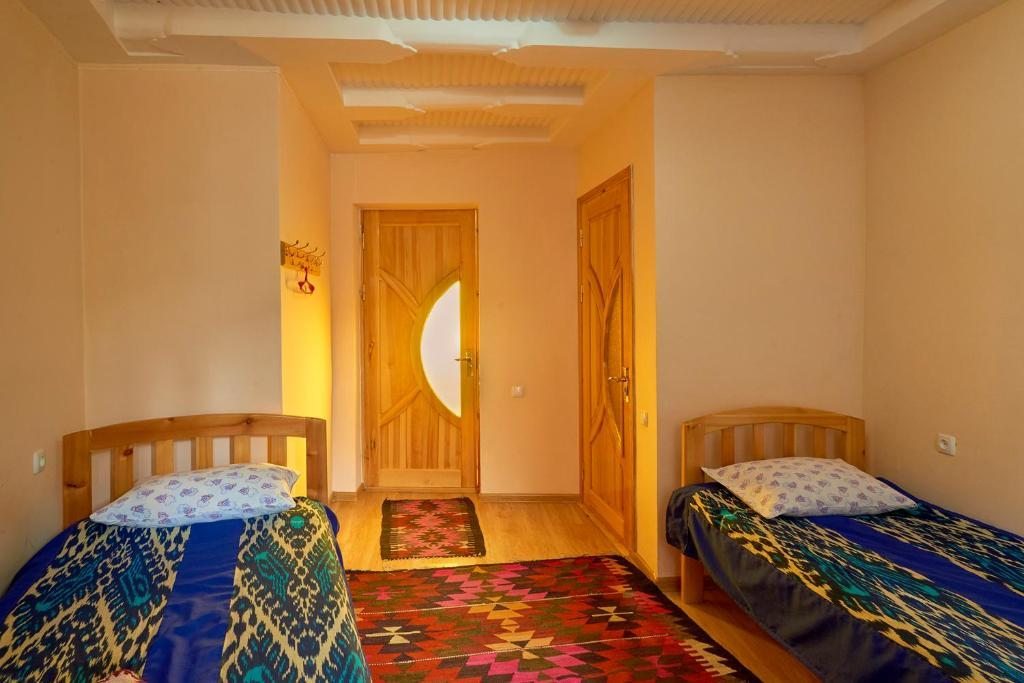 Четырехместный (Стандартный четырехместный номер) отеля Emir, Самарканд