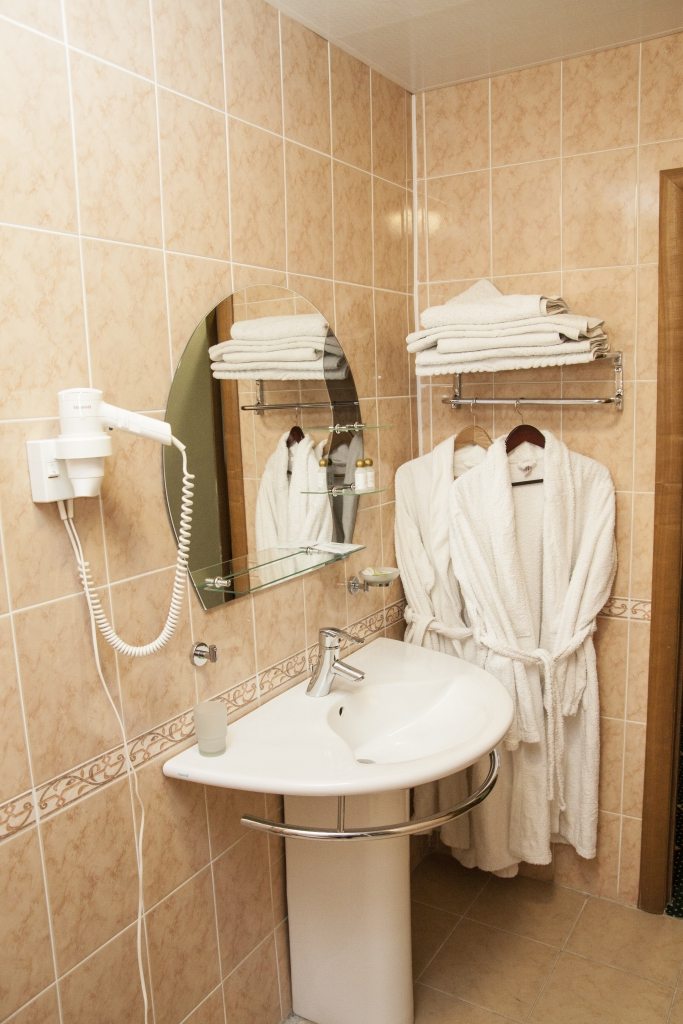 Ванная комната в номере гостинично-ресторанного комплекса ШишкинЪ, Елабуга. Гостинично-ресторанный комплекс ШишкинЪ
