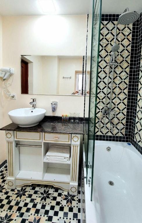 Семейный (Cемейный номер с собственной ванной комнатой) отеля Девон-Беги, Бухара