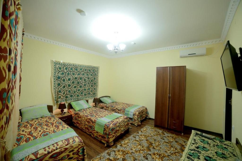 Трехместный (Трехместный номер) отеля Hafsi Kabir, Бухара