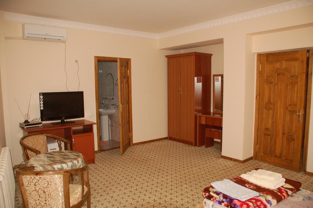 Двухместный (Стандартный двухместный номер с 1 кроватью или 2 отдельными кроватями) отеля Фатима, Бухара