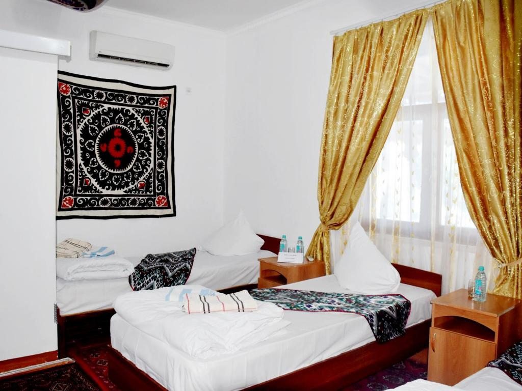 Трехместный (Трехместный номер) отеля Khiva Alibek, Хива