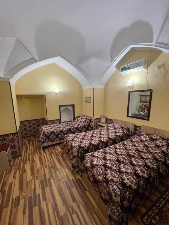 Трехместный (Трехместный номер с собственной ванной комнатой) отеля Хурджин, Бухара