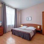 Двухместный (Комфорт с двумя отдельными кроватями и диваном), Отель Друзья Обухов