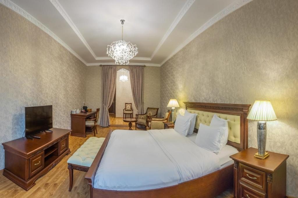 Двухместный (Двухместный номер Делюкс с 1 кроватью и ванной) отеля L'Argamak, Самарканд