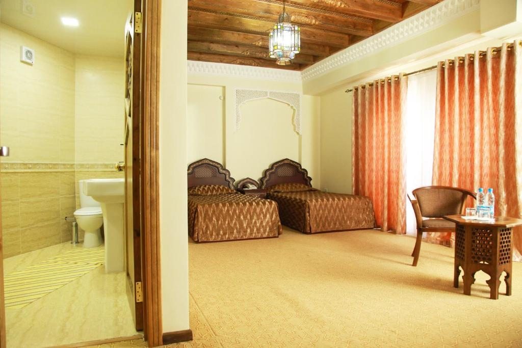 Двухместный (Двухместный номер Делюкс с 2 отдельными кроватями) отеля Kukaldosh, Бухара
