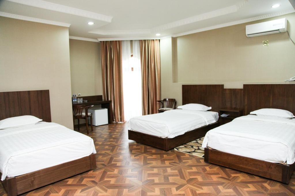 Трехместный (Трехместный номер «Комфорт») отеля Omar Khayyam, Бухара