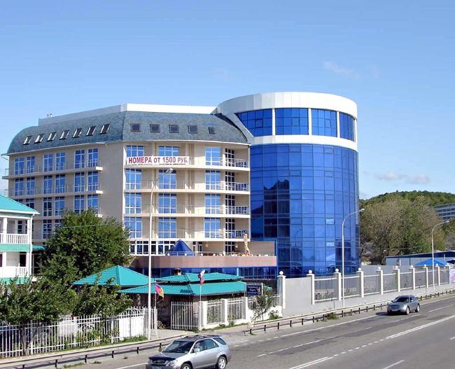 Здание отеля Кристалл де Люкс, Лермонтово. Отель Кристалл де Люкс