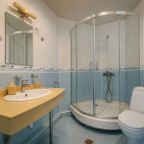 Трёхместный и более (Трехместный номер с балконом), Отель Кристалл де Люкс