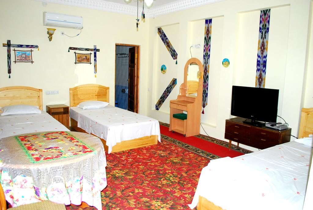Трехместный (Трехместный номер) отеля Rustam & Zukhra, Бухара