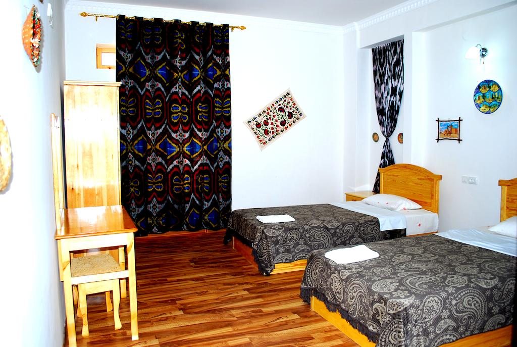 Двухместный (Улучшенный двухместный номер с 2 отдельными кроватями - Для курящих) отеля Rustam & Zukhra, Бухара