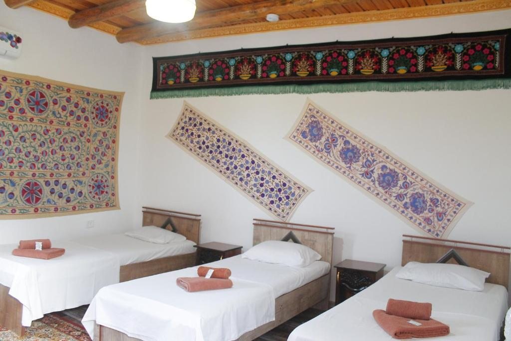 Трехместный (Трехместный номер «Комфорт» с душем) отеля Samani Bukhara, Бухара