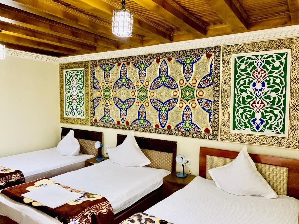 Двухместный (Двухместный номер с 2 отдельными кроватями и душем) отеля Сухроб Барзу, Бухара