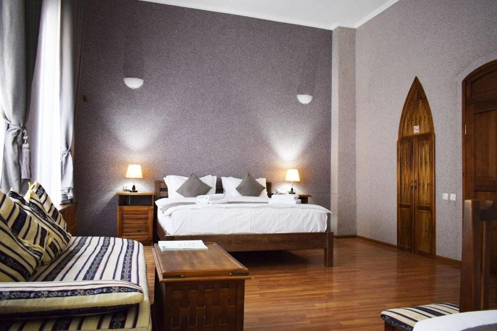 Двухместный (Номер Делюкс с кроватью размера «king-size») отеля Малика Бухара