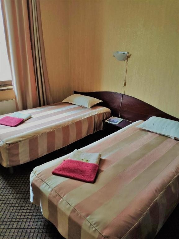 Двухместный (Двухместный номер эконом-класса с 2 отдельными кроватями) мотеля Park Sharay, Доры