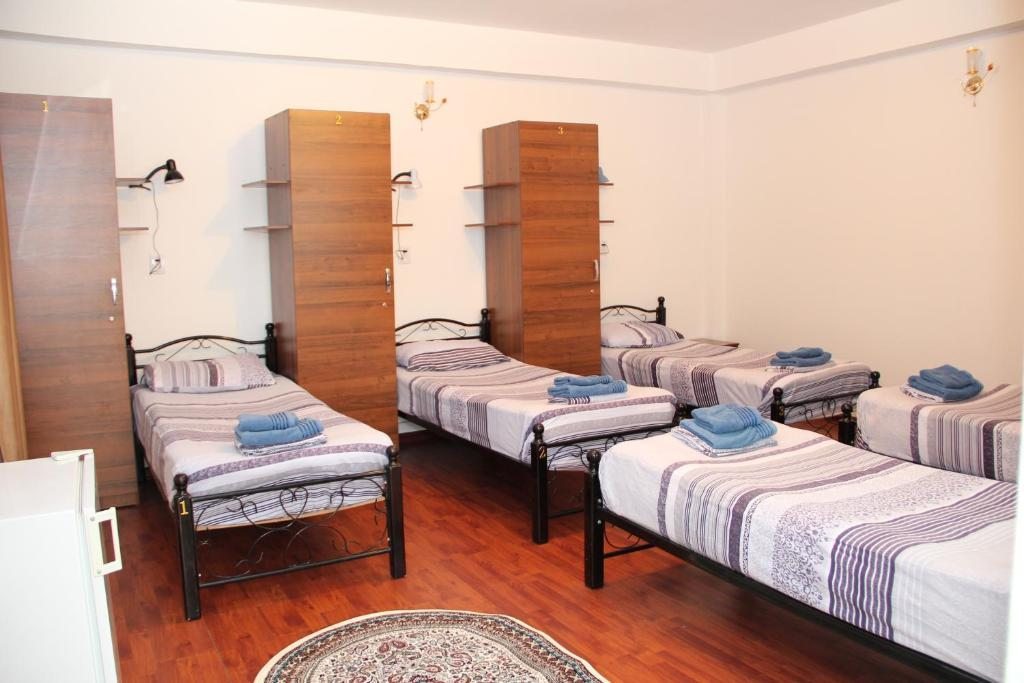 Номер (Кровать в общем номере для мужчин и женщин с 5 кроватями.) отеля Гости Анвара, Ташкент