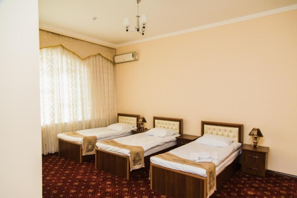 Трехместный (Трехместный номер с ванной комнатой) отеля АРТ, Ташкент