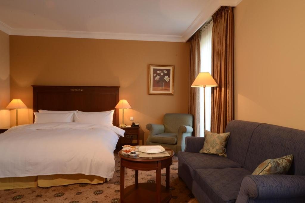 Двухместный (Улучшенный двухместный номер с 1 кроватью) отеля Lotte City Tashkent Palace, Ташкент