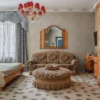 Люкс (Luxe), Отель Вилла Италия