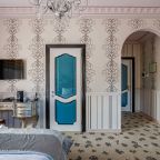 Люкс (Luxe), Отель Вилла Италия