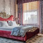 Люкс (Luxe), Отель Вилла Италия