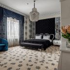 Люкс (Luxe), Отель Вилла Италия