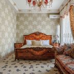 Люкс (Luxe), Отель Вилла Италия