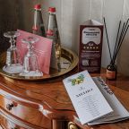 Люкс (Luxe), Отель Вилла Италия