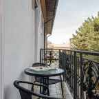 Люкс (Luxe), Отель Вилла Италия