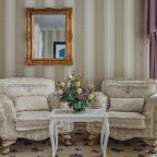 Люкс (Luxe), Отель Вилла Италия