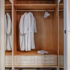 Люкс (Luxe), Отель Вилла Италия