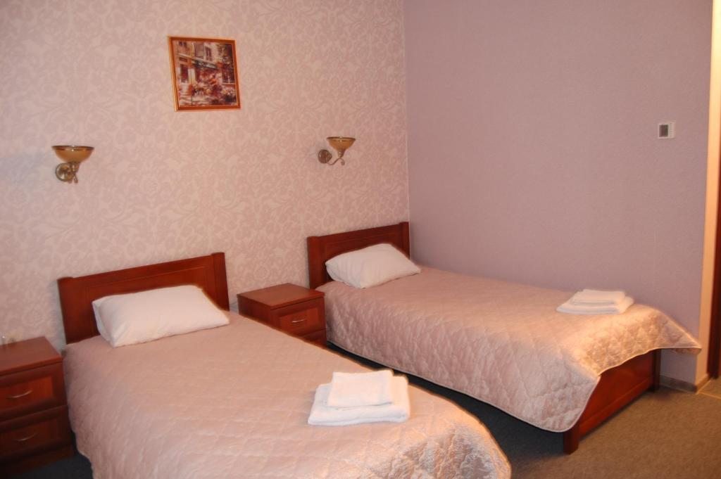 Двухместный (Бюджетный двухместный номер с 2 кроватями и окном) отеля Next на Можайском шоссе, Перхушково, Одинцовский район