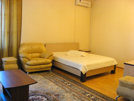Люкс (С одной большой кроватью с ремонтом) гостиницы Зама, Грозный