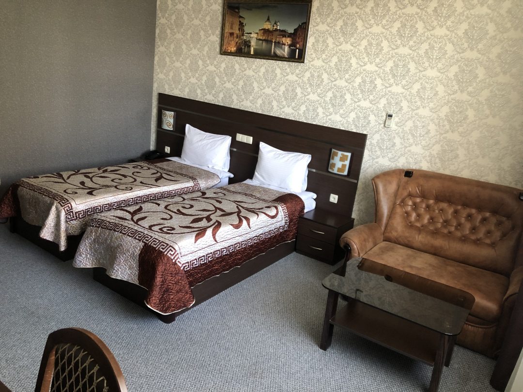Двухместный (Улучшенный с 2-мя раздельными кроватями+диван) гостиницы Венеция, Симферополь