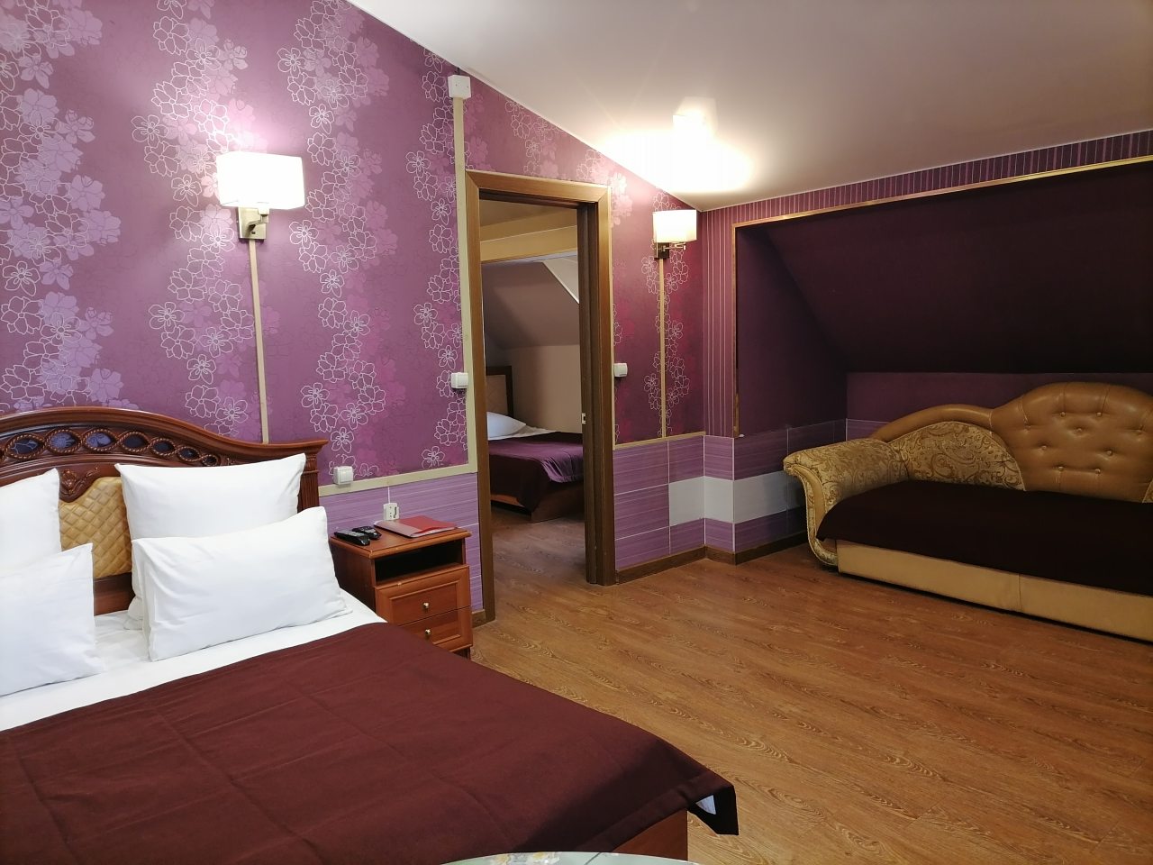 Люкс (Трехместный двухкомнатный), Отель Хуторок