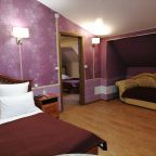 Люкс (Трехместный двухкомнатный), Отель Хуторок