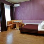 Люкс (Трехместный двухкомнатный), Отель Хуторок