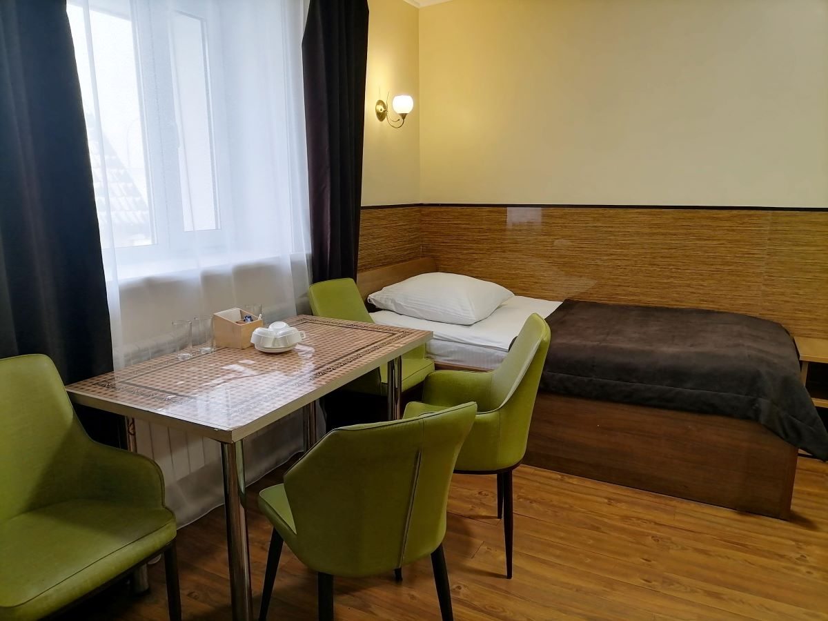 Люкс (Трехместный двухкомнатный (ГД 4,15)), Отель Хуторок