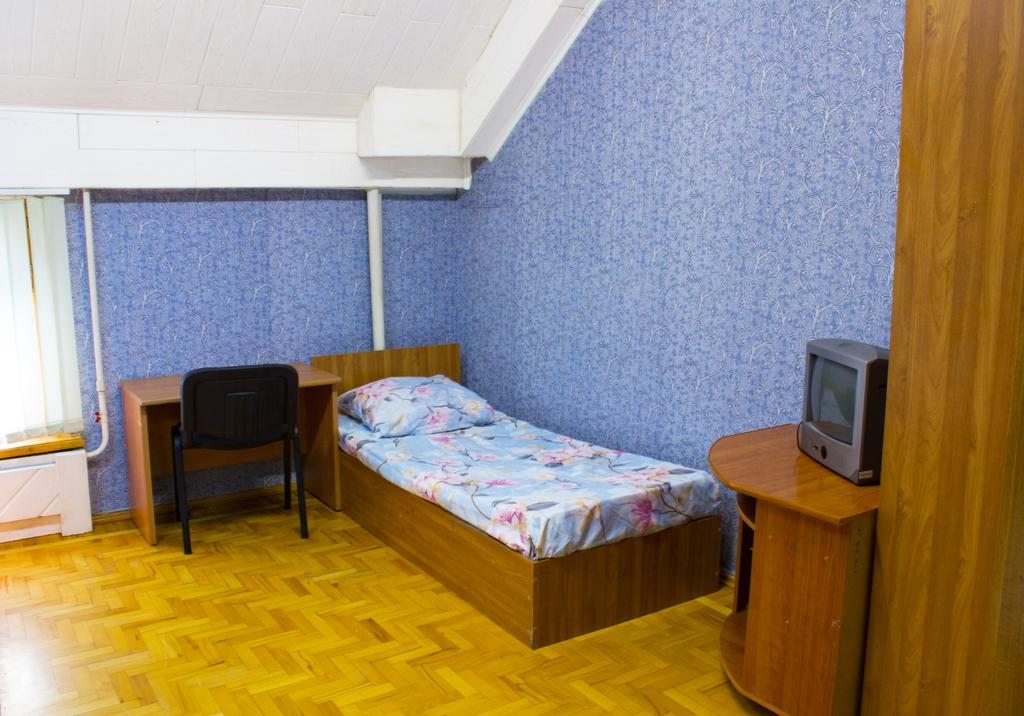 Номер (Односпальная кровать в 3-местном номере для женщин) хостела Элита (Сельмаш), Ростов-на-Дону