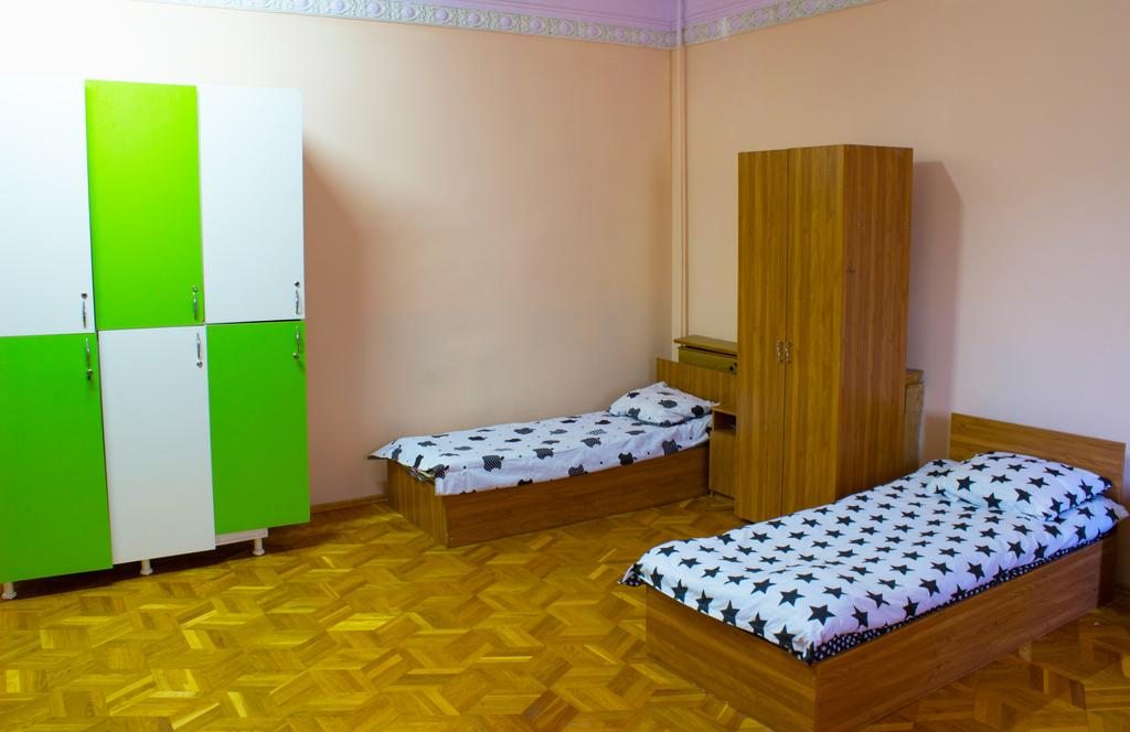 Номер (Односпальная кровать в 6-местном общем мужском номере) хостела Элита (Сельмаш), Ростов-на-Дону