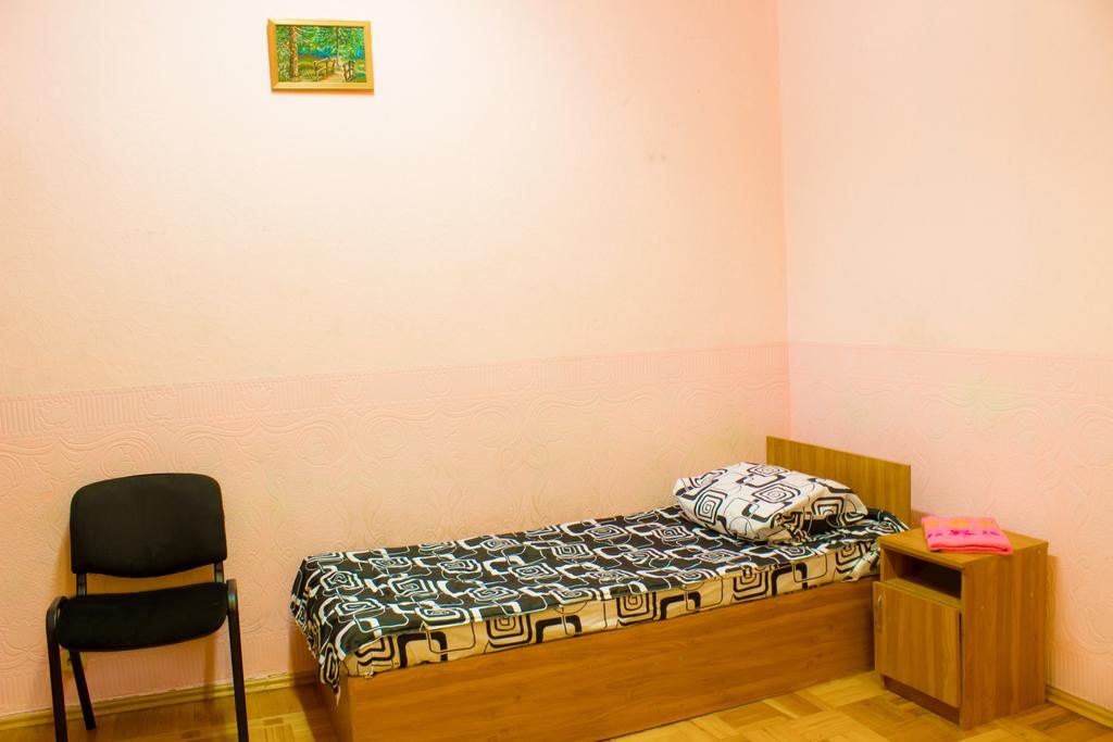 Номер (Односпальная кровать в 3-местном номере для мужчин) хостела Элита (Сельмаш), Ростов-на-Дону