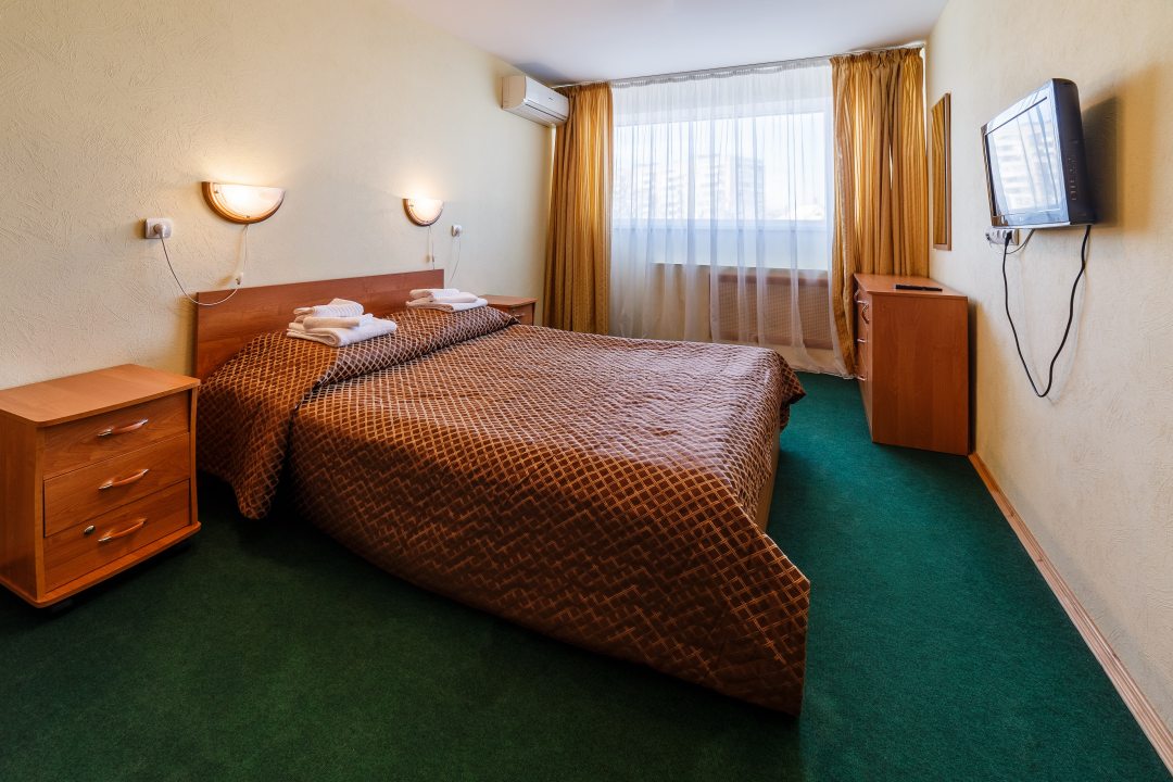 Двухместный (Двухкомнатный с 1 двуспальной кроватью) гостиницы Металлург, Москва