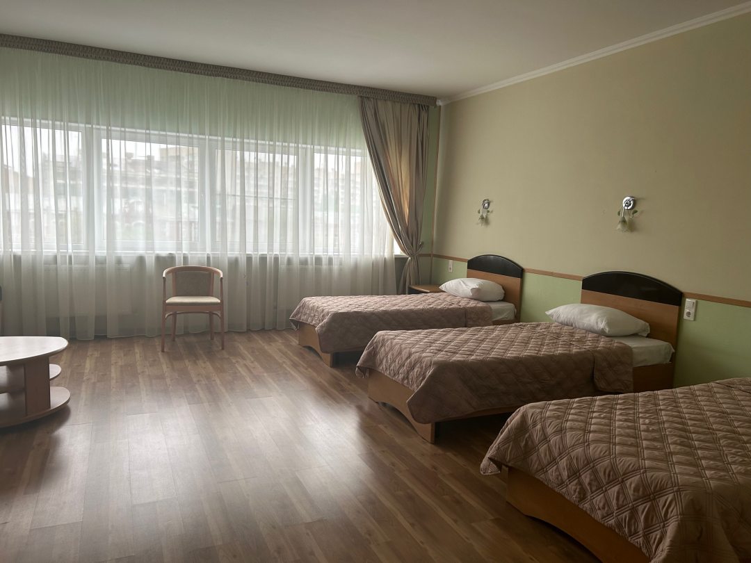 Трёхместный и более (Семейный трехместный 3 корпус) гостиницы Янтарь, Астрахань