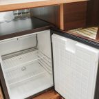Двухместный (Улучшенный номер с двуспальной кроватью, односпальной кроватью и диваном-кроватью), Гостевой дом Castle Hotel